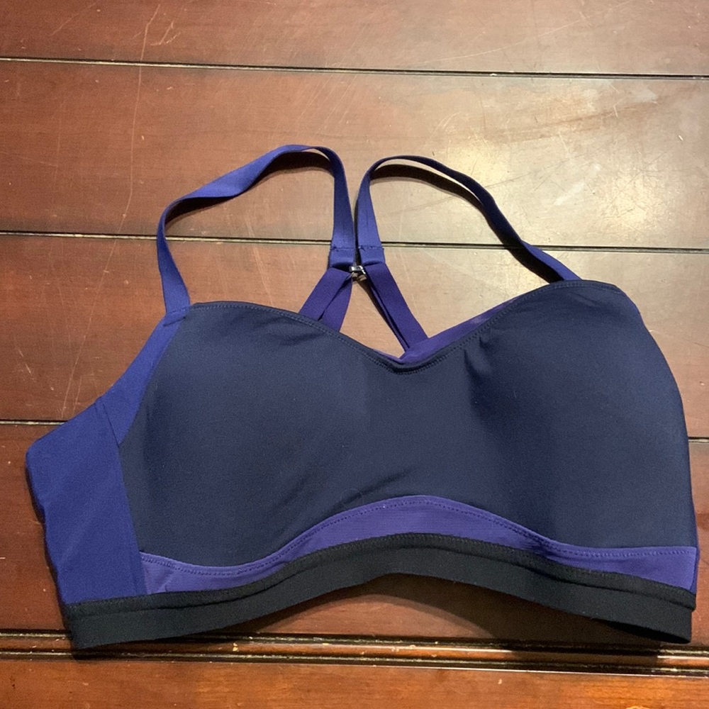 Brooks sports bra medium